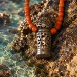 Coral con plata calada (detalle) · en su ambiente