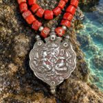 Coral con colgante de plata indio · en su ambiente