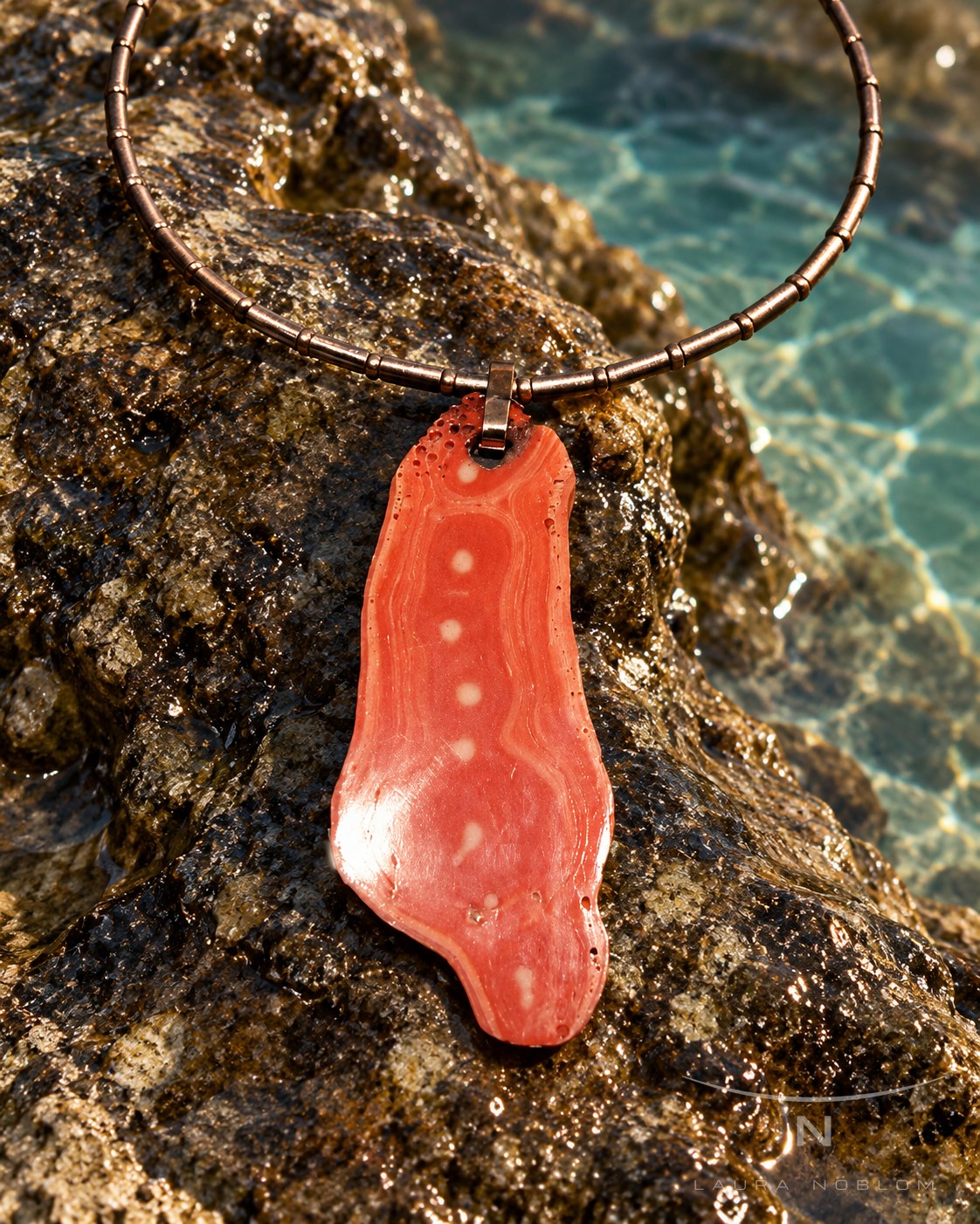 Aro con coral rojo · en su ambiente