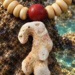 Hueso, coral rojo y coral blanco · en su ambiente
