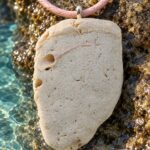 Cuero rosa con piedra blanca · en su ambiente
