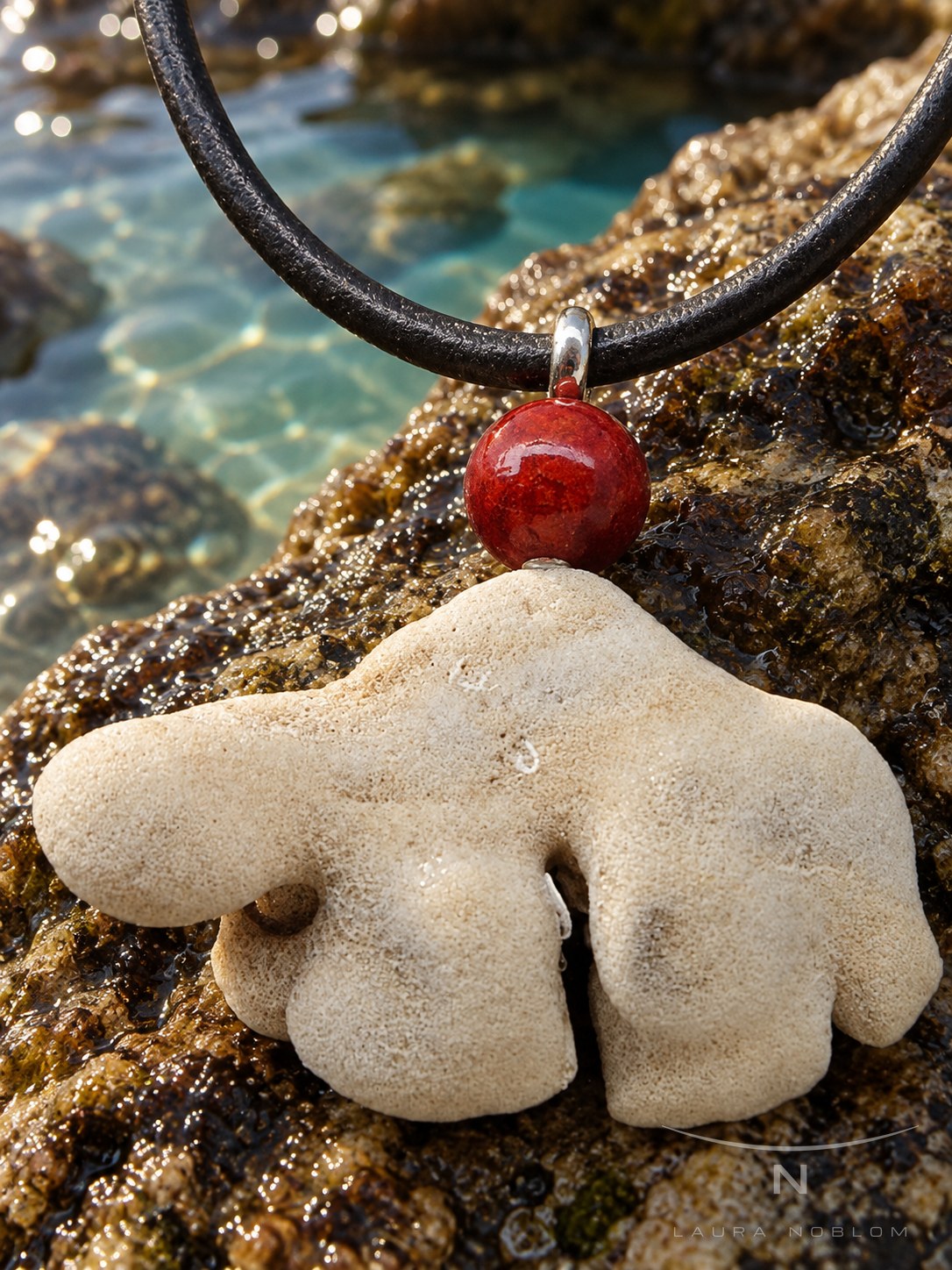Cuero con coral blanco · en su ambiente