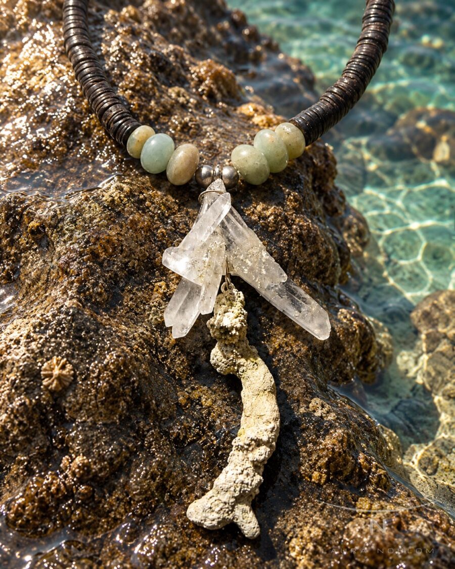 Cristal de roca y coral blanco · en su ambiente