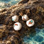 Pendientes con turquesa y coral incrustados · en su ambiente