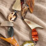 Dientes o garras con piedras · en su ambiente