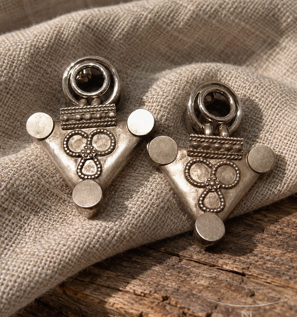 Pendientes de plata africanos · en su ambiente