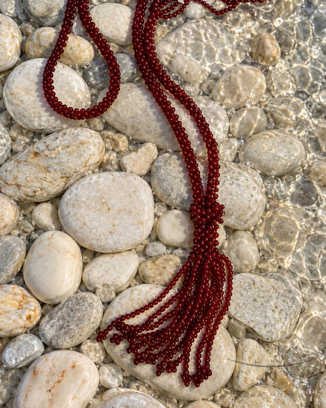 Collar de coral tejido