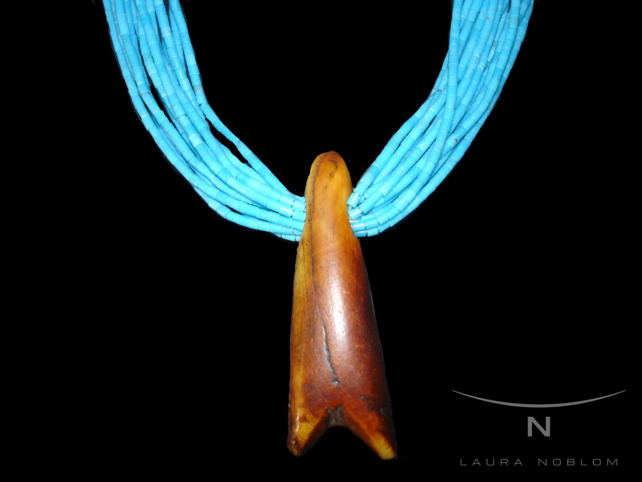 Turquesa con colgante de asta