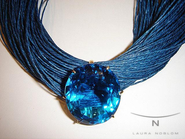 Lino azul con topacio azul
