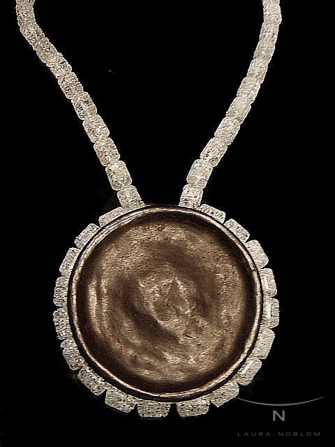 Disco de plata con medalla antigua